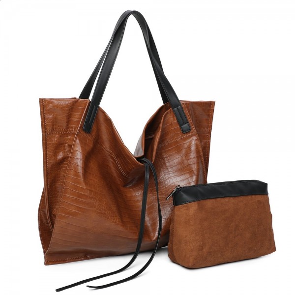 Τσάντα ώμου σε μεγάλο μέγεθος soft touch με όψη κροκό.